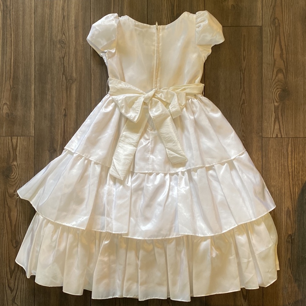 Sweet kids size 8 communion or wedding dress - Picture 3 of 5